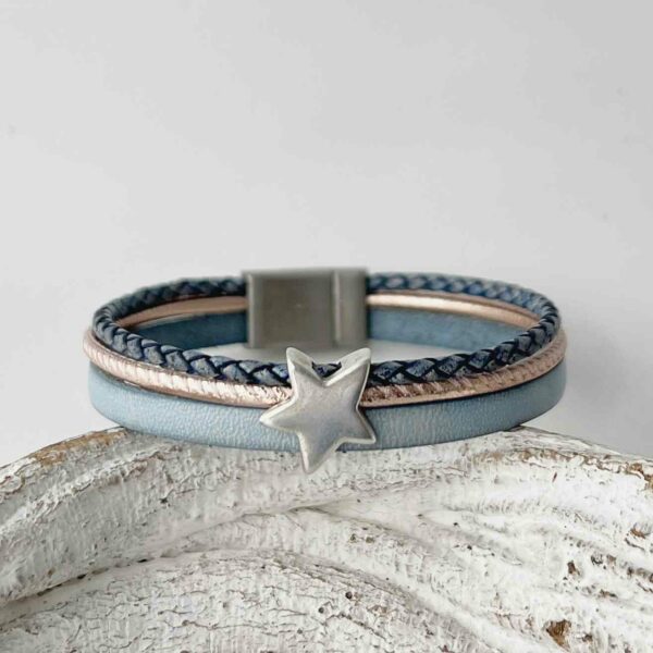 Lederarmband mit einem Stern hellblau rosegold
