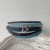 Lederarmband mit einem Stern in blau