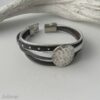 Lederarmband mit einer gehämmerte Scheibe grau
