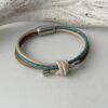 Lederarmband mit einem Knoten in taupe und petrol