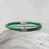 Lederarmband fein mit einem Blümchen in grün