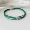 das Lederarmband fein mit Blümchen in grün
