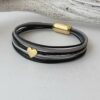 Lederarmband mit Herzchen Gold in schwarz grau
