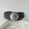 Lederarmband gehämmerte Scheibe schwarz