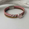 Lederarmband mit einem Stein und Infinity in rosa beige