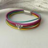Lederarmband mit einer Biene in bunt