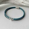 das Lederarmband fein Biene in blau