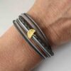 das Lederarmband mit Gingko Blatt Gold grau