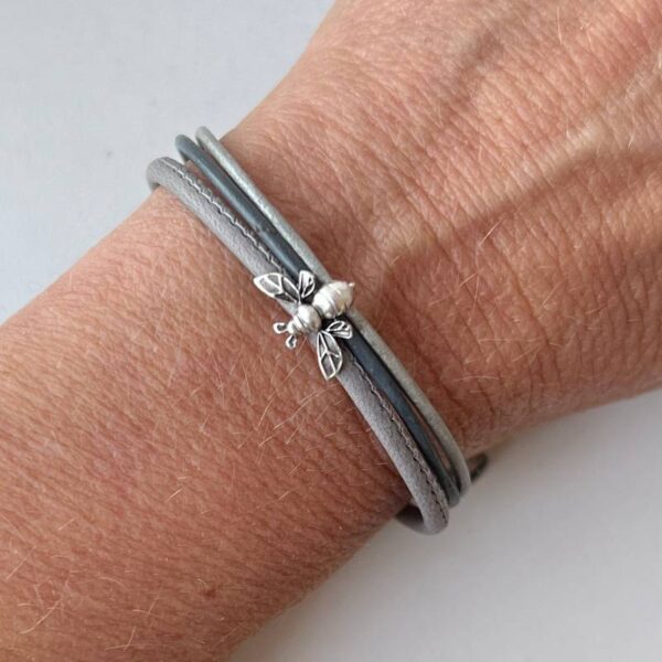 Lederarmband fein Biene grau