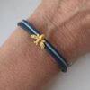 Lederarmband fein goldene Biene blau