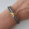Lederarmband fein goldene Biene grau