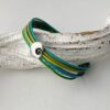 das Lederarmband mit einer Muschel grün türkis