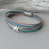 das Lederarmband mit einer Lotusblume pastel