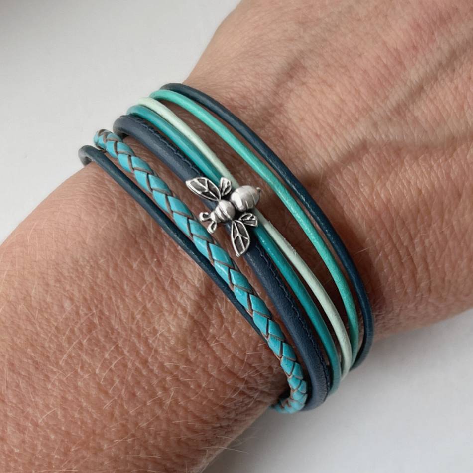 Lederarmband mit Biene türkis blau Lederarmband mit Biene türkis blau