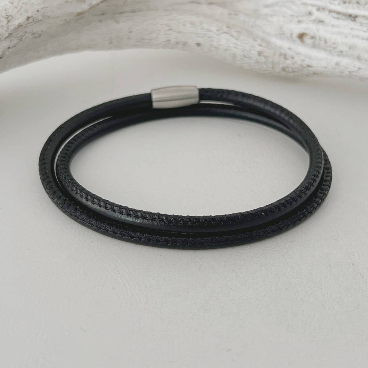 das Wickelarmband aus Nappaleder Herren schwarz das Wickelarmband aus Nappaleder Herren schwarz