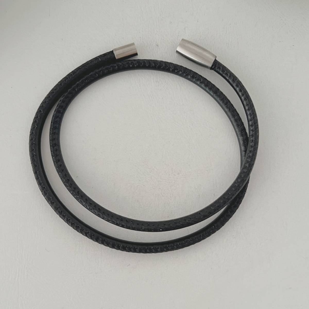 das Wickelarmband Nappaleder Herren schwarz das Wickelarmband aus Nappaleder Herren schwarz